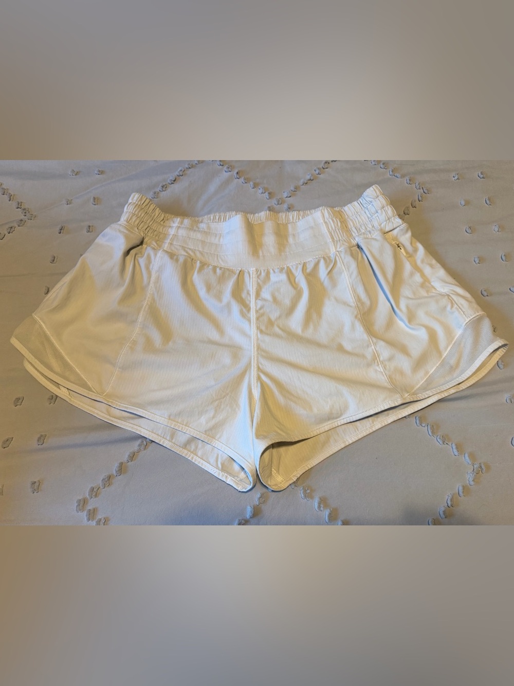 Lululemon Hotty Hot High-Rise Lined Shorts 2.5" White Size 8